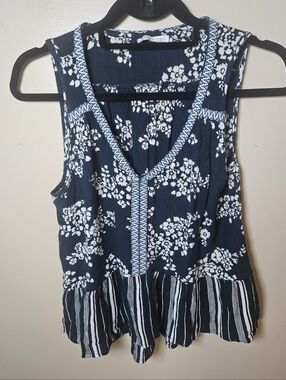 Patrons Of Peace Navy White Rayon Vneck Floral Lightweight Tank Medium
